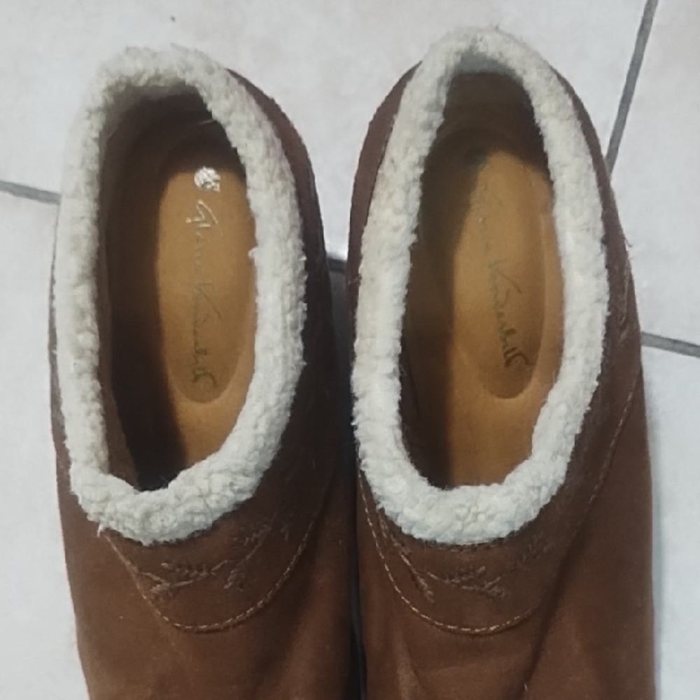 Cozy Brown Ankle Booties with Plush Lining